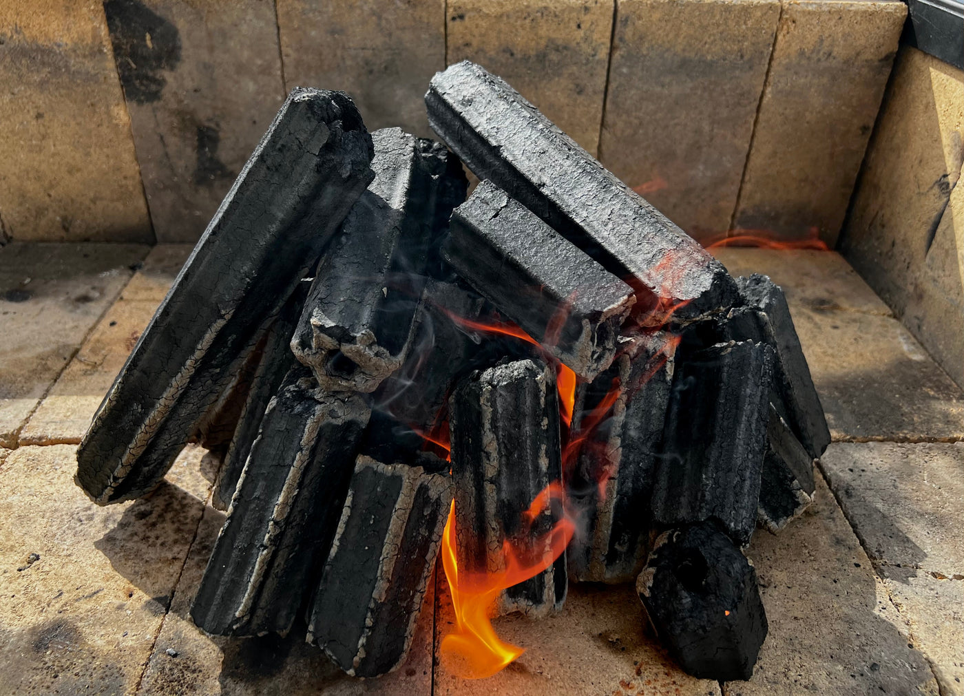 Natural compressed restaurant grade charcoal briquettes 10kg Box - Globaltic