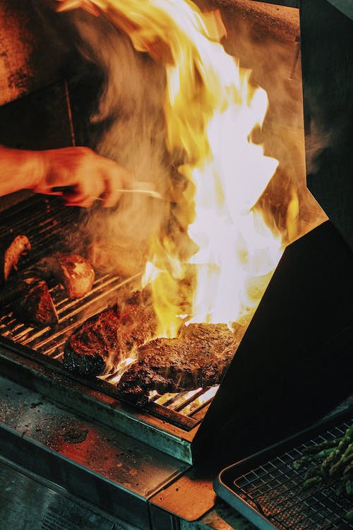 Charcoal grilling safety guide: 5 essential Dos and Don'ts