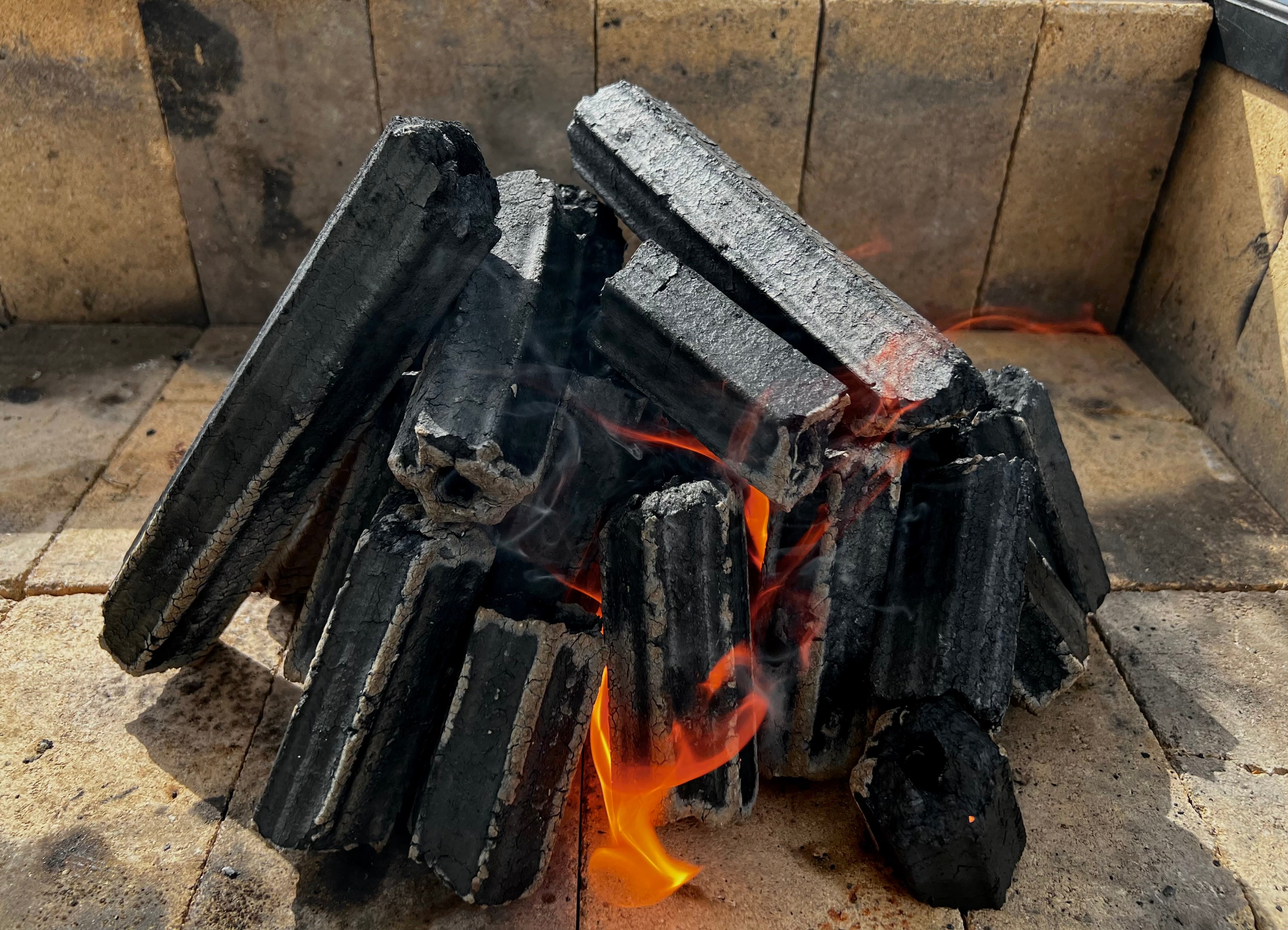 Natural compressed restaurant grade charcoal briquettes 10kg Box